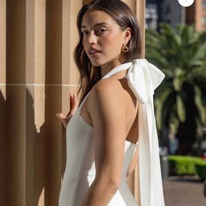 Elliatt Mira Halter gown White Tie-Shoulder Women’s Dress Medium! Bridal
